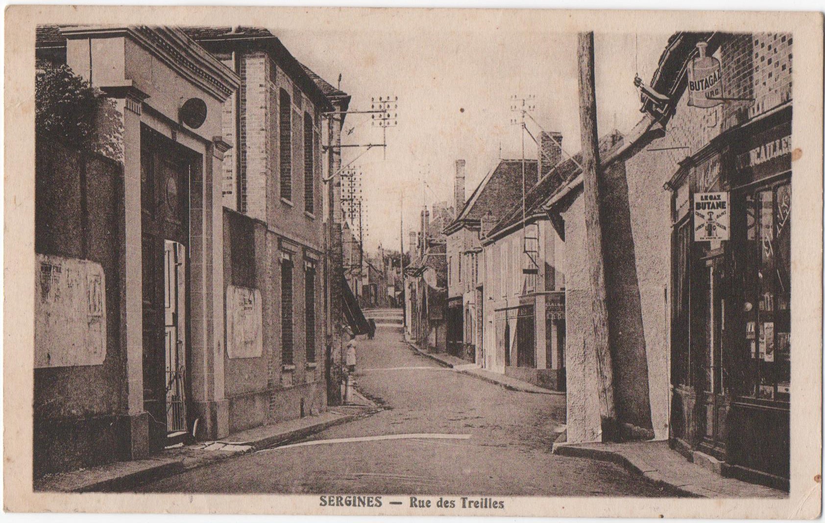 Rue des Treilles avec l'Office notarial à gauche